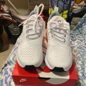 Big Kids Air Max 270 SE